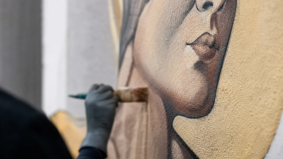Nie dwie, lecz trzy postacie trafią na mural przy Dziennikarskiej