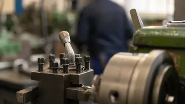 Kierowca-mechanik w nowej klasie patronackiej. Wsparcie LPGK dla uczniów