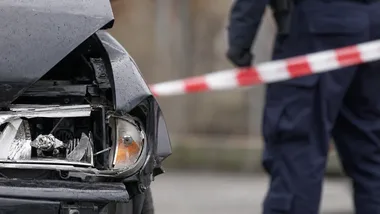 Legniccy policjanci pokazali skutki prędkości. Scena wygląda jak wypadek