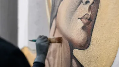 Nie dwie, lecz trzy postacie trafią na mural przy Dziennikarskiej