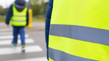 W Spalonej pokazano dzieciom, jak odblaski poprawiają widoczność na drodze