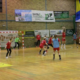 powiększ zdjęcie: Kadra piłkarek ręcznych przygotowuje się do meczu ze Szwajcarkami w Legnicy