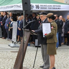 powiększ zdjęcie: W naszym mieście przysięgę złożyło ponad 100 terytotrialsów