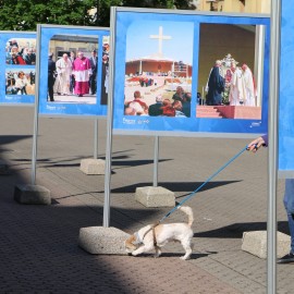 powiększ zdjęcie: 25 rocznica pielgrzymki Jana Pawła II w Legnicy. Wspominamy tę wizytę