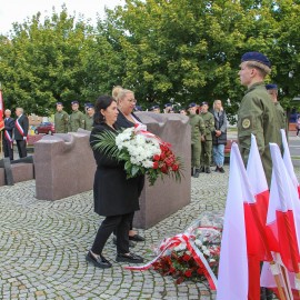 powiększ zdjęcie: Legniczanie uczcili pamięć ofiar Sybiru i agresji sowieckiej na Polskę