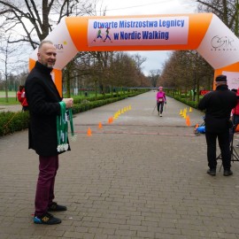 powiększ zdjęcie: Mistrzostwa Legnicy w Nordic Walking. Kto doszedł najszybciej?