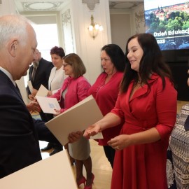 powiększ zdjęcie: Legnica świętuje Dzień Edukacji: Prezydent uhonorował nauczycieli i dyrektorów