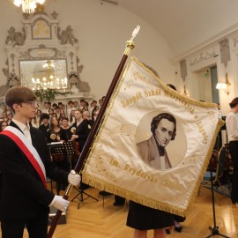 powiększ zdjęcie: Fryderyk Chopin patronem Zespołu Szkół Muzycznych