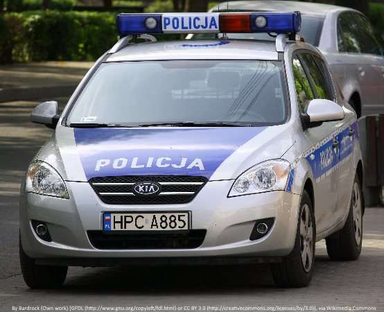 Policja Legnica: Dzięki wzorowej postawie policjanta będącego w czasie wolnym od służby, trójka złodziei została zatrzymana