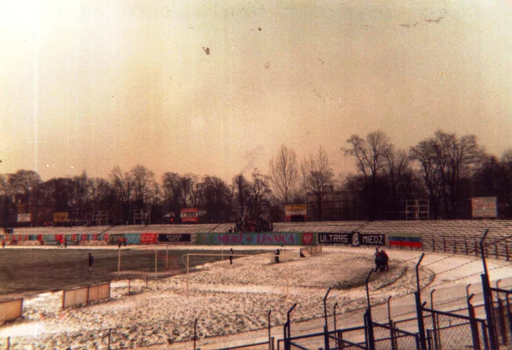 Grafika promocyjna wydarzenia Miedź Legnica – Odra Opole: mecz w Legnicy, 6 grudnia 2025