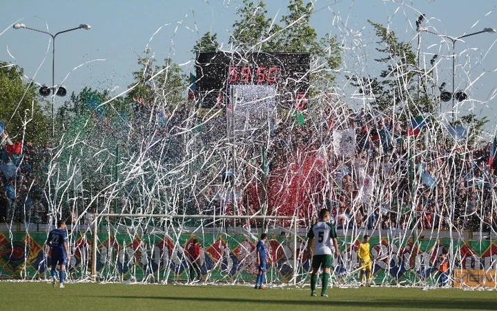 Obrazek przedstawia grafikę promocyjną wydarzenia Mecz Miedź Legnica – Wisła Kraków: zapowiedź spotkania
