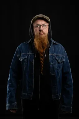 Grafika promocyjna wydarzenia Arek JAKSA – „Warto rozmawiać, Andrzej” (stand-up) w Legnicy