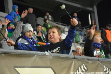 Grafika promocyjna wydarzenia Miedź Legnica–Polonia Bytom: mecz w Legnicy, 7 kwietnia 2026