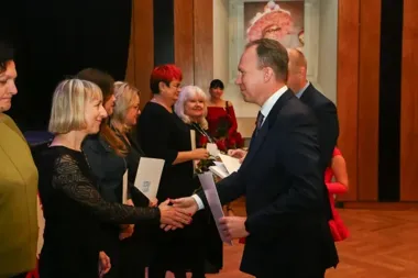 74 pedagogów nagrodzonych w Legnicy. Wyróżniono nauczycieli i dyrektorów