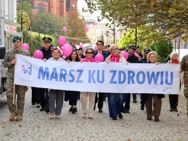 Różowy marsz przeszedł przez Legnicę. Uczestnicy przypominali o badaniach