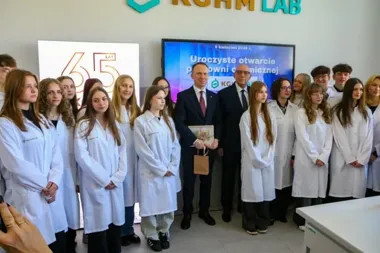 W II LO powstało laboratorium, które ma zmienić zwykłe lekcje chemii