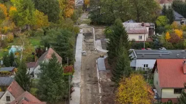 Na ulicy Wroniej powstaje nowa jezdnia i parkingi. Prace już trwają