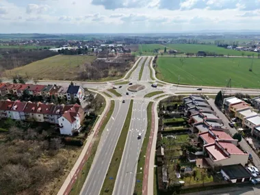Na Zbiorczej Drodze Południowej mierzą hałas. Policja pilnuje przejazdów