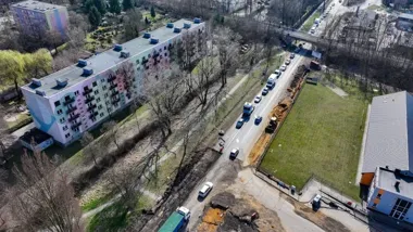 Poznańska w remoncie przyspiesza, a ruch jedzie już jednym pasem