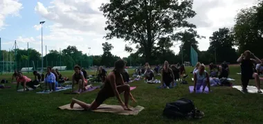 Letnia joga wraca do Legnicy - spokojny start pod gołym niebem