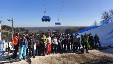 Słoneczny Ski Trip Zieleniec - legniczanie pożegnali sezon na stokach i przy ognisku
