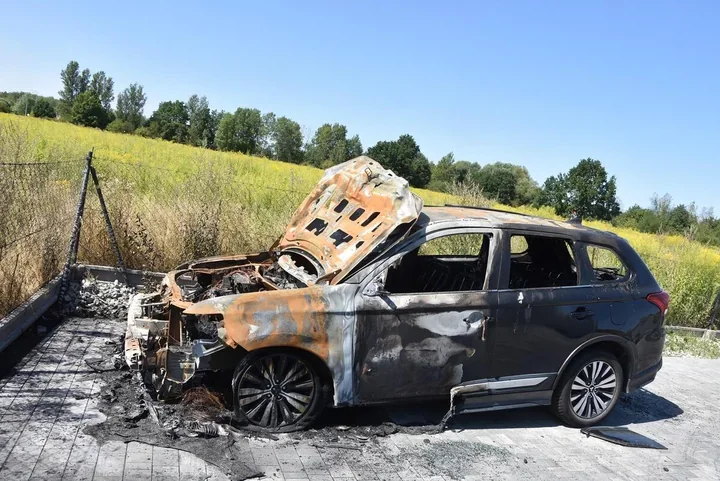 Trzy auta spłonęły w Legnicy. Policja dotarła do zleceniodawcy