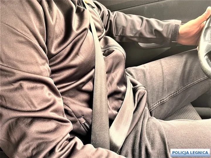 84 kontrole podczas akcji „Telefon i Pasy” - policjanci sprawdzali kierowców
