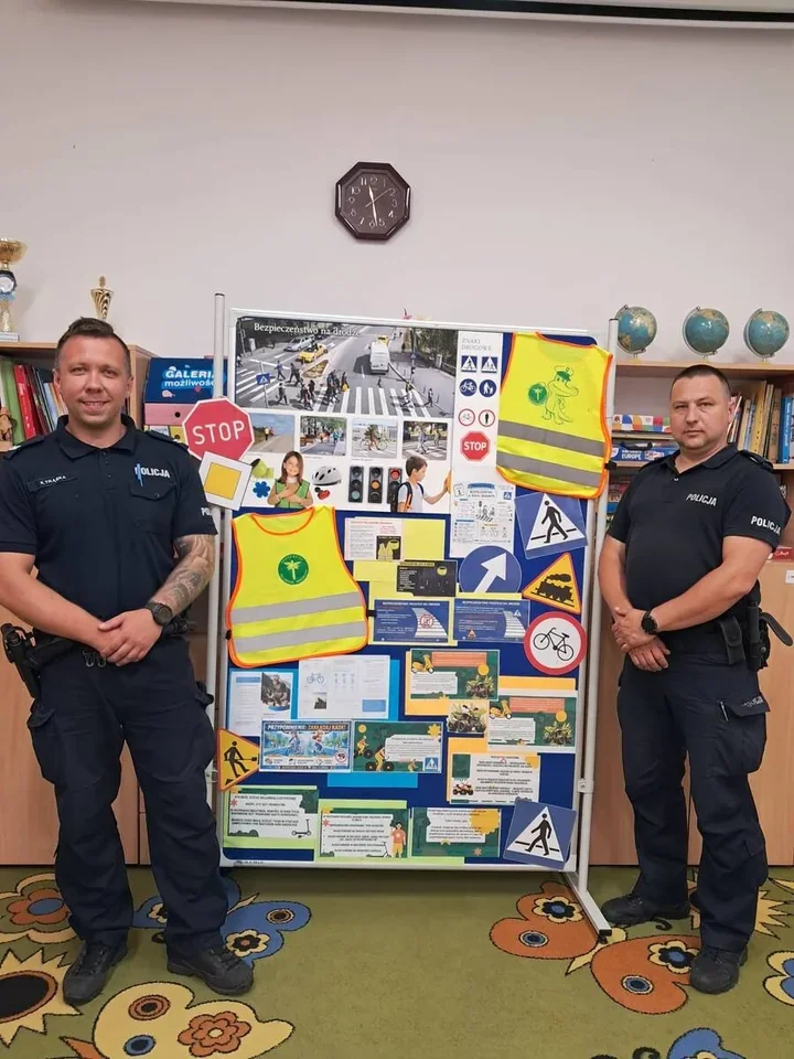 Wakacje pod lupą policjantów z Chojnowa - dzieci usłyszały ważne zasady