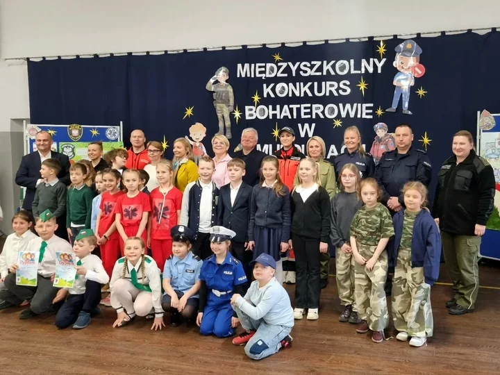 Mundur w szkolnej sali - dzieci z Niedźwiedzic zaskoczyły wiedzą