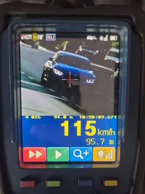 BMW pomknęło 115 km/h przez Legnicę. Kierowca stracił prawo jazdy