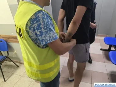 Paleta papierosów zniknęła ze sklepu. 33-latek zatrzymany w Legnicy