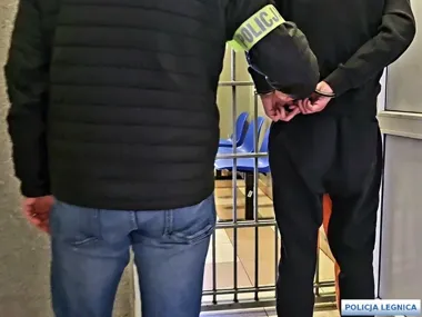 Włamanie w Legnicy za 20 tys. zł. Policjanci zatrzymali 30-latka