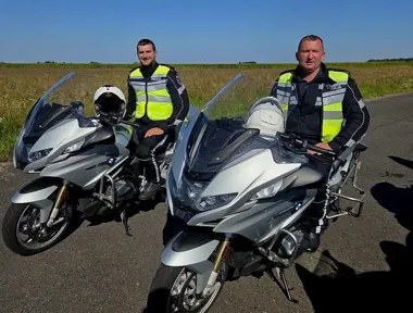 Policyjne motocykle pod presją. Legniccy funkcjonariusze ćwiczą na torze w Bednarach