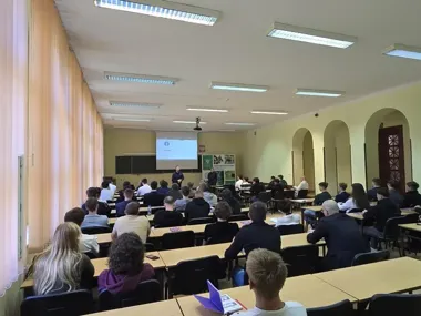 Inauguracja roku akademickiego w Legnicy pod policyjnym nadzorem