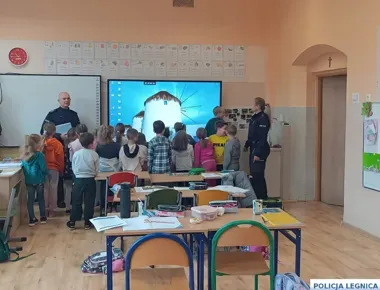 Policjanci w legnickiej podstawówce. Rozmawiali o zagrożeniach