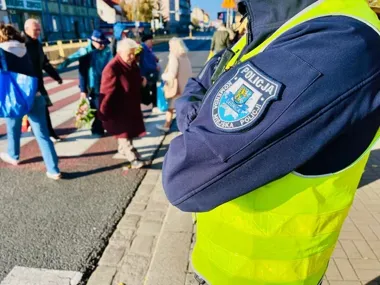 Przy cmentarzu w Legnicy będą objazdy. Policja zapowiada ręczne kierowanie ruchem
