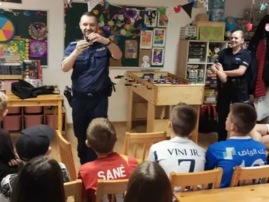 Dzieci z półkolonii w Legnicy poznały zasady, które mogą uratować życie