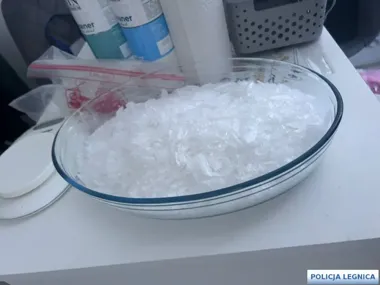 Na posesji działało laboratorium. Legniccy policjanci zabezpieczyli narkotyki za milion
