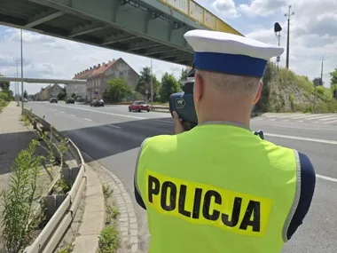 108 kontroli w Legnicy - jeden kierowca stracił prawo jazdy, drugi był po kokainie