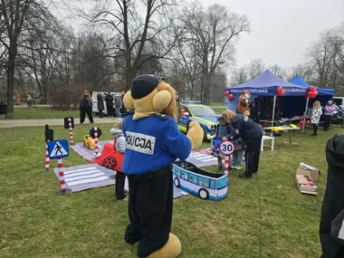 Mundurówki pobiegły w Legnicy, a bieg zamienił się w pomoc dla policjanta