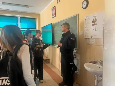 Uczniowie SP 9 w Legnicy ostrzeżeni przez policję - hejt i demoralizacja mogą skończyć się przed sądem