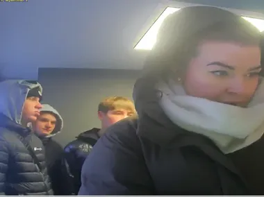 Legnica - 17 tysięcy złotych zniknęło w sieci, policja szuka osób z monitoringu