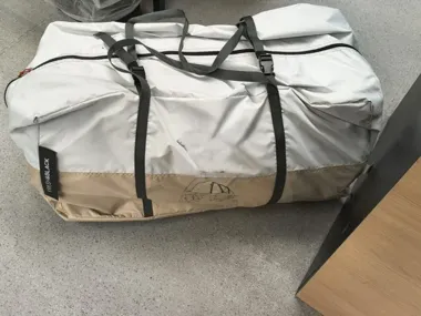Uciekł z torbą ze sklepu sportowego. Policjant po służbie ruszył za nim