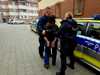 Gaz pieprzowy w klatce i szybki finał - 43-latka trafiła do aresztu