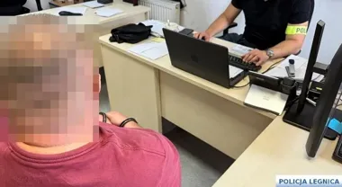 Skradziony telefon namierzony w Legnicy. 50-latek szybko usłyszał zarzut