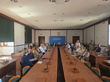 W Legnicy szkoły i policja ostrzegają - problem z młodzieżą nie czeka