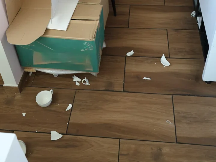 Pod zakazem i na narkotykach - w mieszkaniu znaleźli łupy z włamania